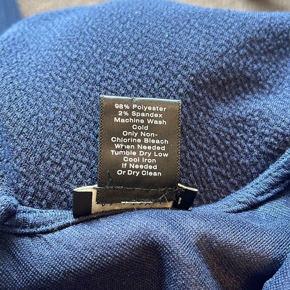 Ann Taylor Factory -  navy blue sleeveless top - back v-neck - size XL - Picture 5 of 5